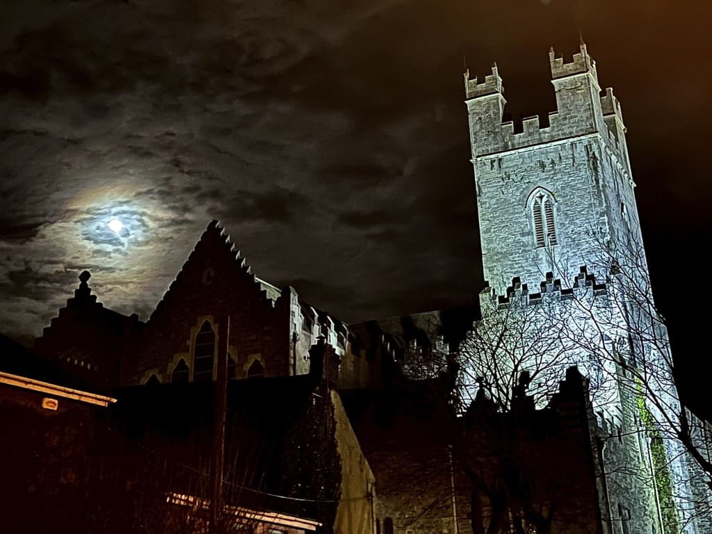 Cathédrale St Marys by night