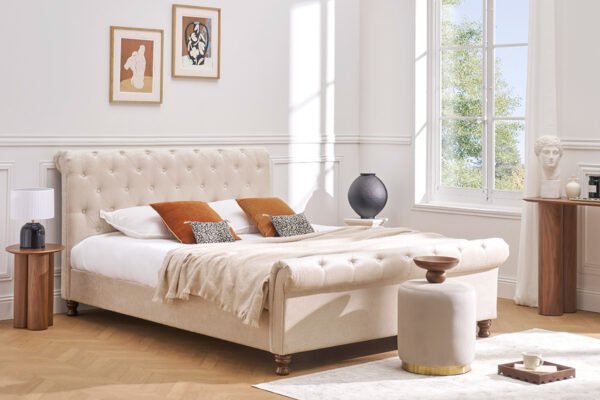 Lit velours beige capitonné