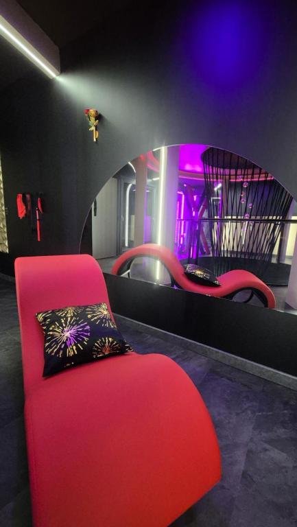 Suite de luxe érotique chic – séjour glamour et sensuel