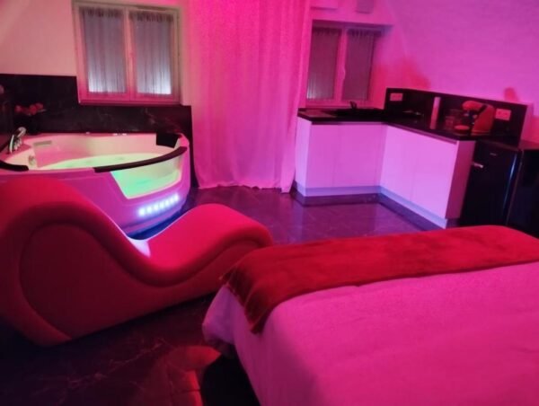 La suite miroir, love room avec jacuzzi