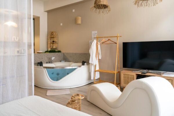 Suite sensuelle balnéothérapie et jardin